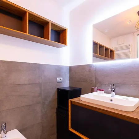 I-host - Ticinese 107 شقة